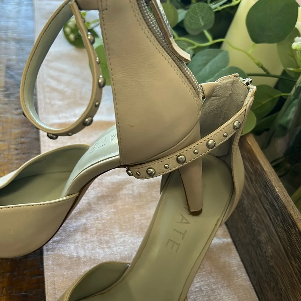 1. State Studded Ankle Strap Leather Heels Neutral Size 8 - Picture 3 of 9